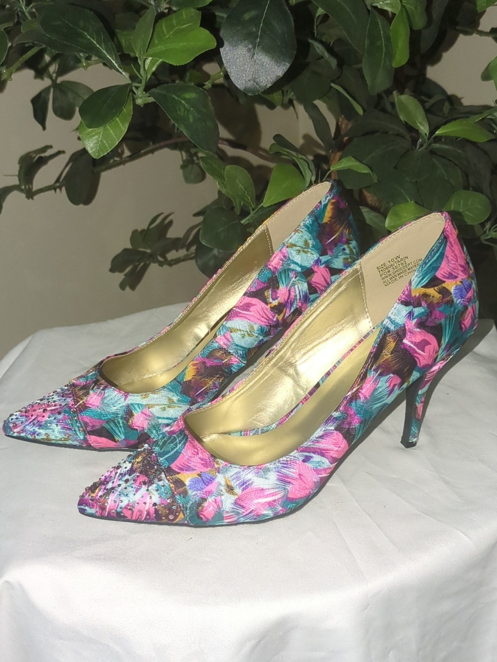 Torta Caliente Tropical Floral Pointed Toe Heels